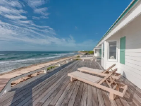 Elbow Reef Hotels in Elbow Cay