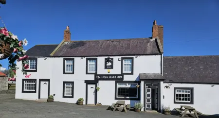The White Swan Inn Отели рядом с достопримечательностью «The Lindisfarne Gospels Garden»