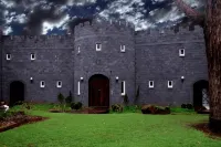 The Castle on Tamborine Hotels near Tamborine Mountain State School Markets