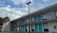 Clarion Inn & Suites Kissimmee-Lake Buena Vista South Hotel a Kissimmee