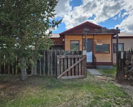 Kokopelli Lodge nestled in the Sangre de Cristo Mtns...Ski/Hike/Fish/Hunt Hotels in Eagle Nest
