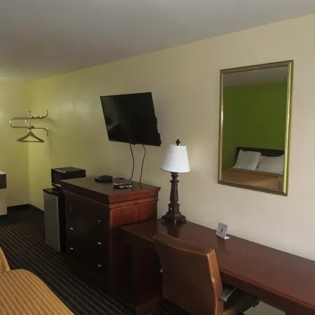 Red Carpet Inn - Augusta