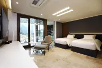 Pine Forest Jeongseon Alpine Resort Hotels near Auraji