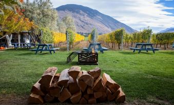 Crowsnest Vineyards Guesthouse