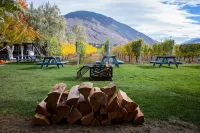 Crowsnest Vineyards Guesthouse Hotels in Keremeos