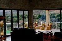Zwartberg View Mountain Lodge فنادق في De Rust