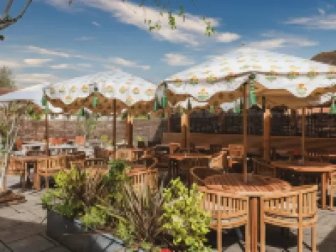 Bel and the Dragon-Odiham โรงแรมในHook