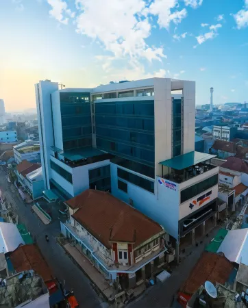 Pasar Baru Square Hotel Bandung Отели рядом с достопримечательностью «Собор Святого Петра»