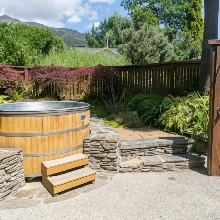Wanaka Homestead Lodge & Cottages