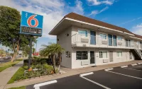 Motel 6 Ontario, CA - Airport Hôtels à proximité de : George M Gibson Senior Center