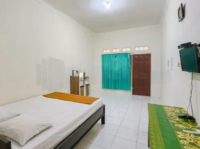 Griya Tambun Raya RedPartner Hotels near Warung Gamer