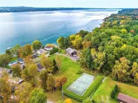 Charming cottage w/private tennis court on Skaneateles Lake