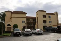 Lambert Inn - parking