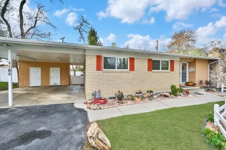 Lovely 3 bedroom ski rental/basement apartment