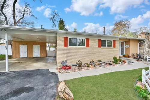 Lovely 3 bedroom ski rental/basement apartment