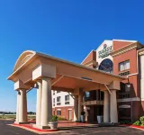 Wingate by Wyndham Lubbock TX South ラボックのホテル