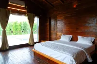 Whispering Woods Chalet