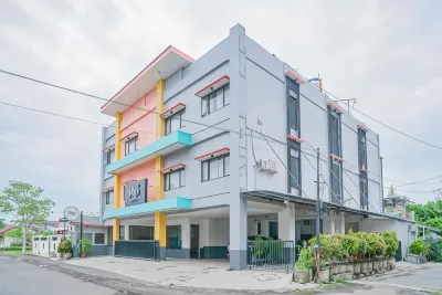 Sans Hotel Widarasari Cirebon Hotel dekat Carvil Store - Sindang Laut Cirebon