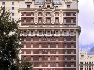 阿道弗斯傲途格精選飯店