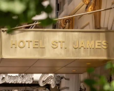 Hotel St. James Hoteles cerca de Channel Gardens