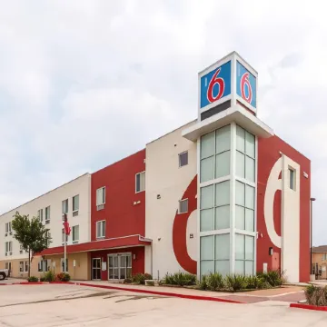 Motel 6 Laredo, TX - Airport