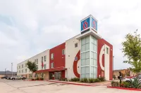 Motel 6 Laredo, TX - Airport Hotels near Laredo International Airport