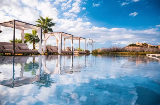 Hotel Creu de Tau Art&Spa-Adults Only Các khách sạn gần Bãi biển Torta Beach