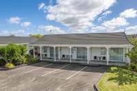 Kings Court Motel - parking
