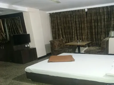 Hotel Jalaja Heritage Charnipada Ground 주변 호텔