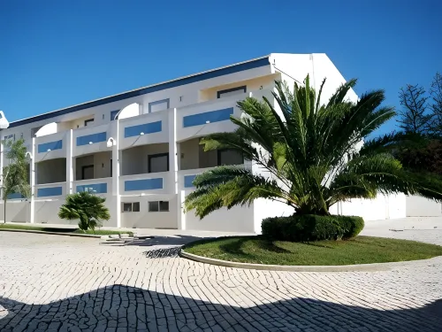 Oasis Beach Apartments - Airport Shuttle