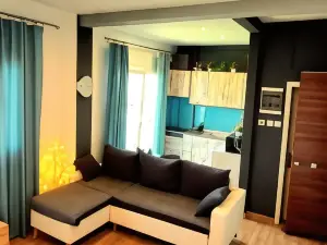 Alexander Golden View Serres