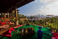 Hotel Atitlan - parking