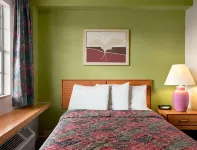 Days Inn by Wyndham West Memphis - parking