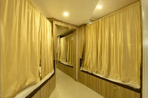 Hotel Golden Palace A/C Rooms & Dormitory