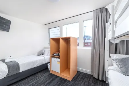 Sydney Junction Hotel Отели в г. Гамильтон