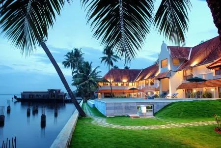 Lemon Tree Vembanad Lake Resort, Kerala Отели в г. Мухамма
