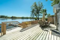 Huge 4-bedroom house on chain of lakes.