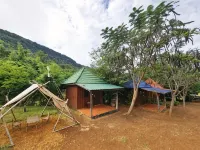 Phnom Tbeng Resort - parking