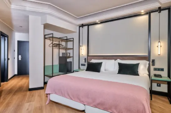 Boutique Hotel Luna Triunfo Granada 鄰近格拉納達大學的酒店
