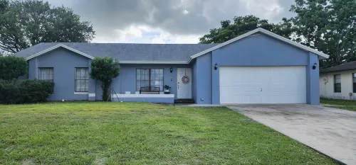 Charming 3-Bedroom Home with Newly Heated Pool and WiFi in Palm Bay - Homestays