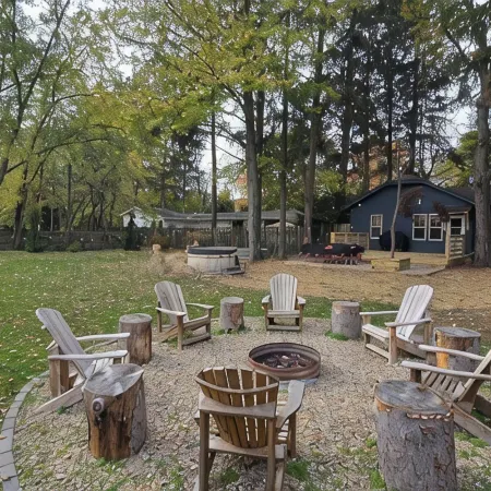 Charming Lake Cottage - 3 Bedrooms, Hot Tub, Sauna, Large Yard