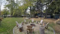 Charming Lake Cottage - 3 Bedrooms, Hot Tub, Sauna, Large Yard