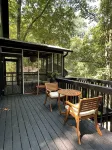 Charming Treehouse cabin with WiFi, Hot tub, Firepit in marvelous Smithville - 4-Star
