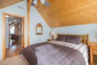 Retreat on the Green, Great Outdoor Space, Close to Bike Trails - Sleeps 8-12 - balcony