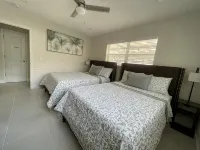 Clean and modern 2/2 pool home, only 7 min. to beach, walking distance to shops Hotels in Oakland Park