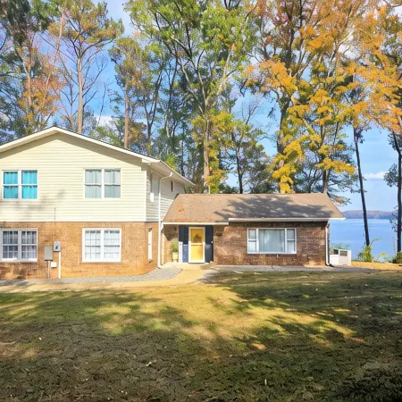 "TRANQUILITY"A LAKEFRONT RETREATON LAKE EUFAULA