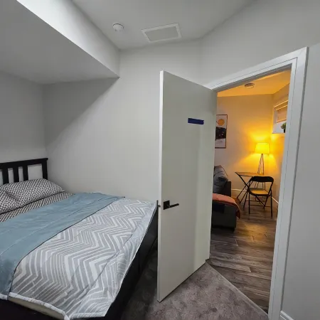 Stylish 2BD Basement Suite Close to WEM