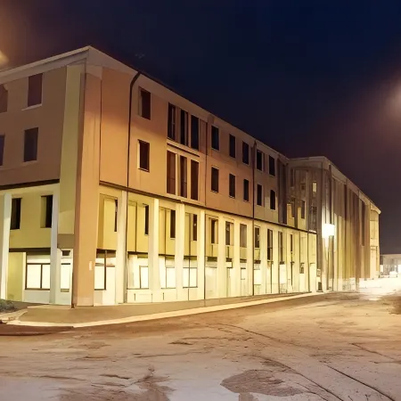 Hotel Roxy Plaza Отели в г. Соаве