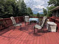 Spacious 4-BR House Close to Everything in Christiansburg, Blacksburg & Radford - Homestays