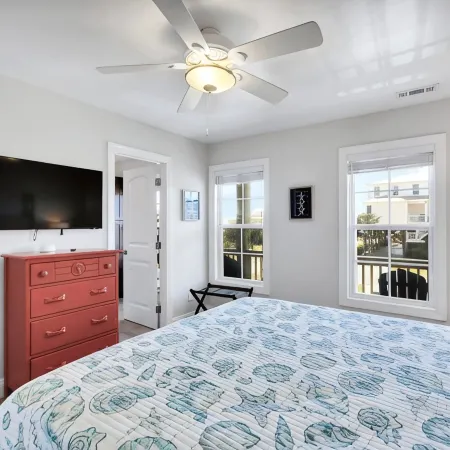 Sea 2 Sea - 4 Bdrm w/ Pool and New Patio - 1 Minute Walk to Beach